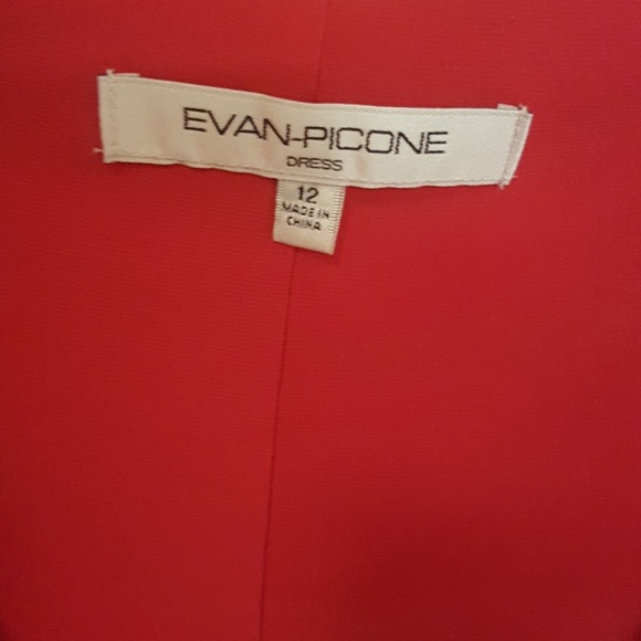 Red dress - Picture 2 of 3